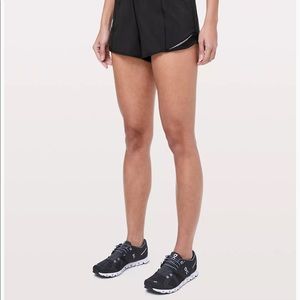 Lululemon Hotty Hot Mid Rise Lined Short
